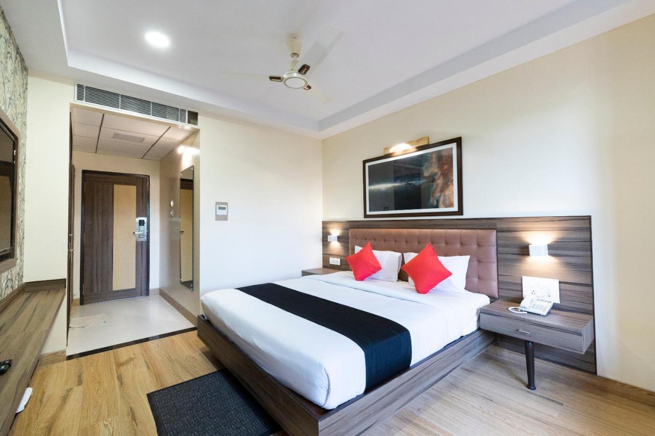 Capital O 18788 Phoenix Hotel & Resort Бангалор Экстерьер фото